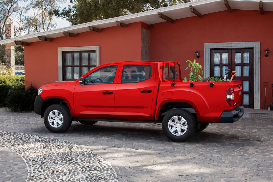 Vista lateral - Chevrolet S10 Max 2025, pickup 4 cilindros  doble cabina con motor 2.0L turbo 4x4 automática