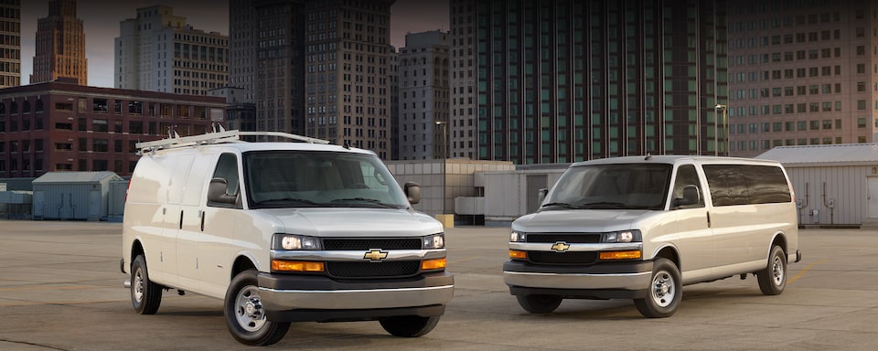 Chevrolet Express Van 2024, camioneta disponible en versión Cargo con motor V6 y Passenger con espacio para 12 y 15 personas.