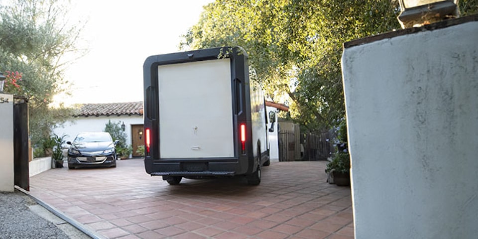 Chevrolet BrightDrop, van de reparto eléctrica con asistencia de estacionamiento frontal y trasero