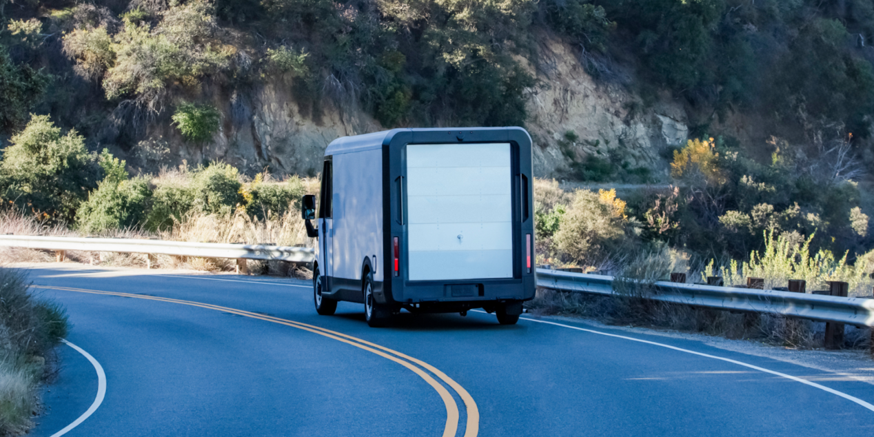 Chevrolet BrightDrop, van de reparto eléctrica con asistencia de mantenimiento de carril con alerta de abandono