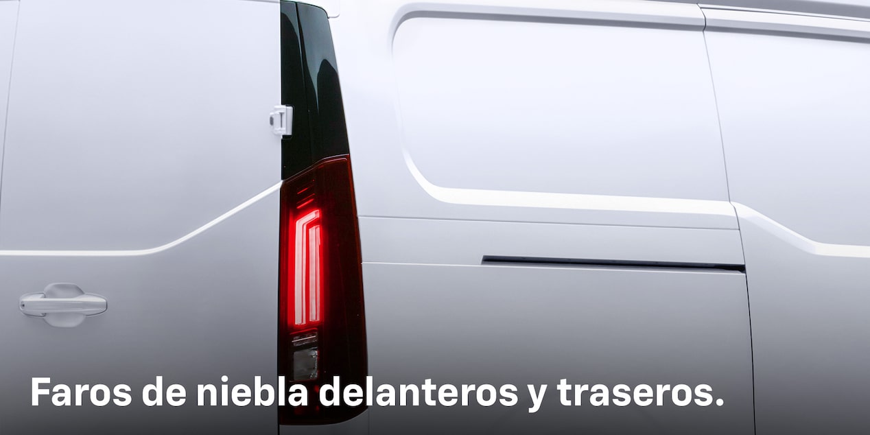 Chevrolet Express Max 2025, van de carga equipada con faros de niebla delanteros y traseros